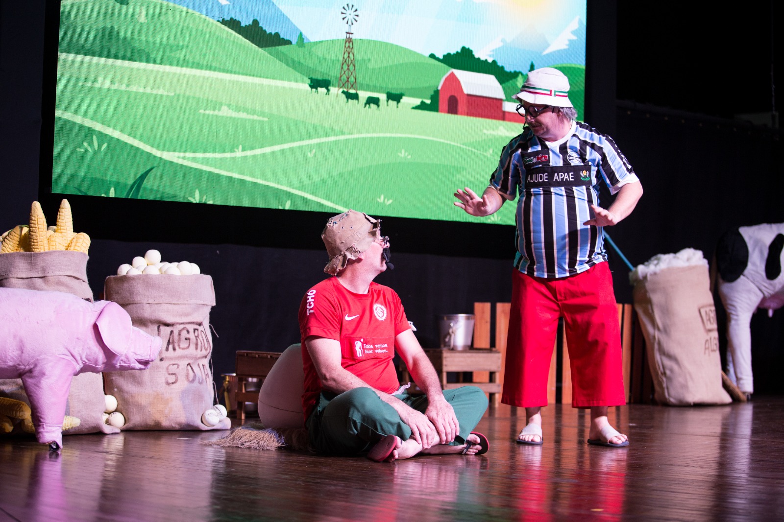 Humoristas fecham temporada com apresentações na região sul do país
